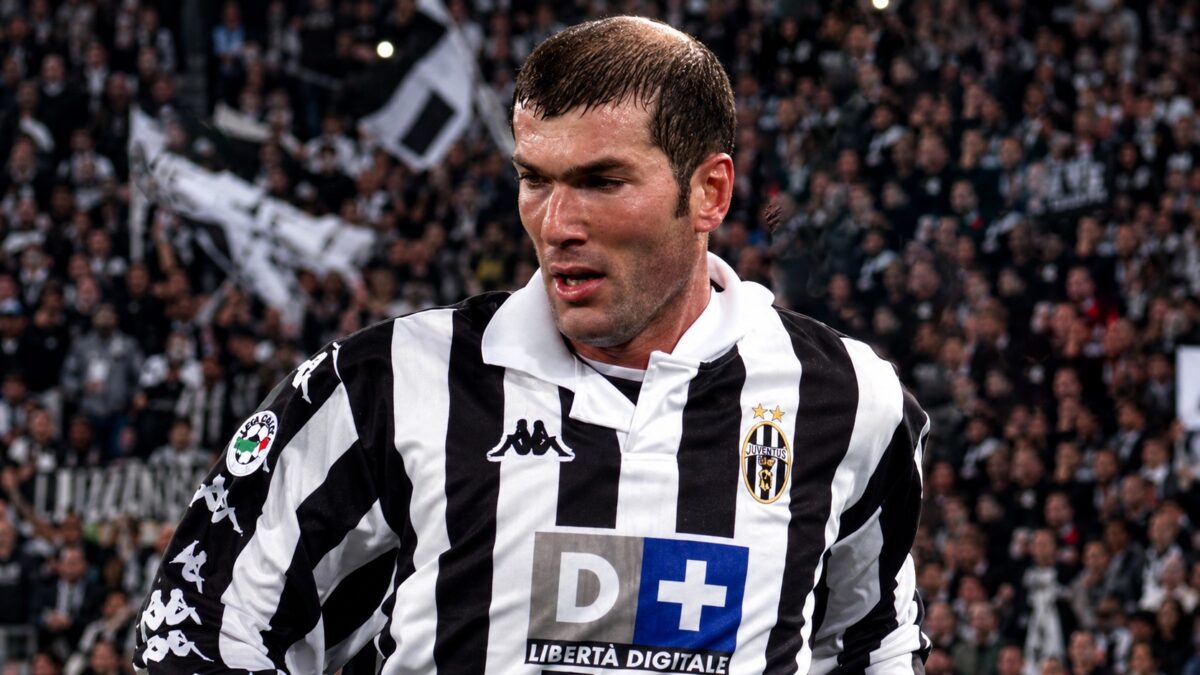 AMARCORD CALCIOMERCATO | Zidane dalla Juventus al Real: l’affare del secolo, da 7,5 a 150 miliardi